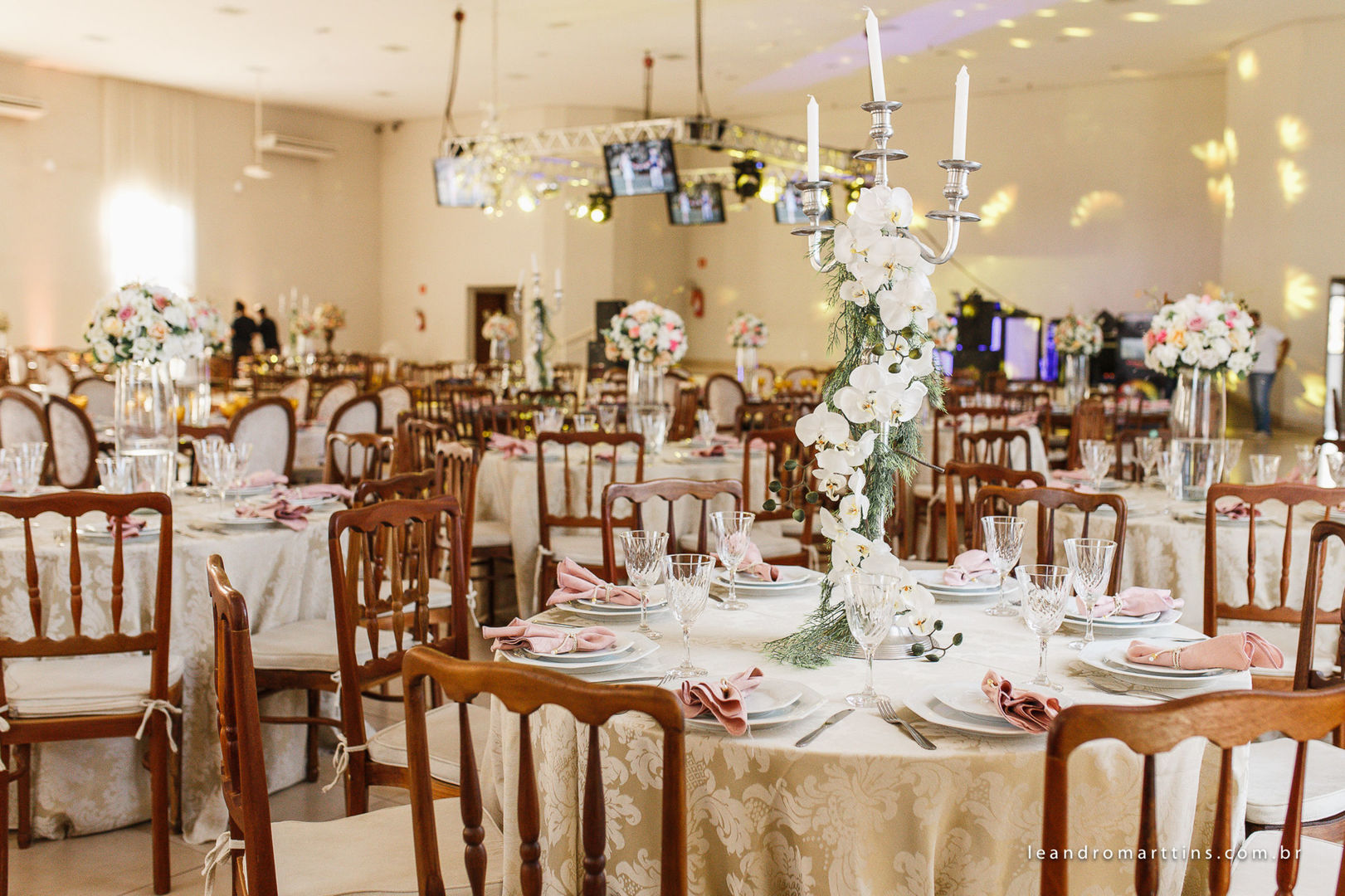 Casamento no Bella Faria Eventos, do casal Tamires e Douglas