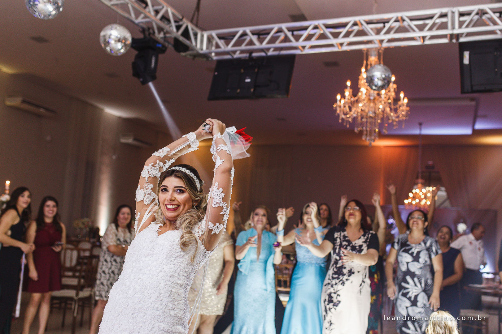 Casamento no Bella Faria Eventos, do casal Tamires e Douglas