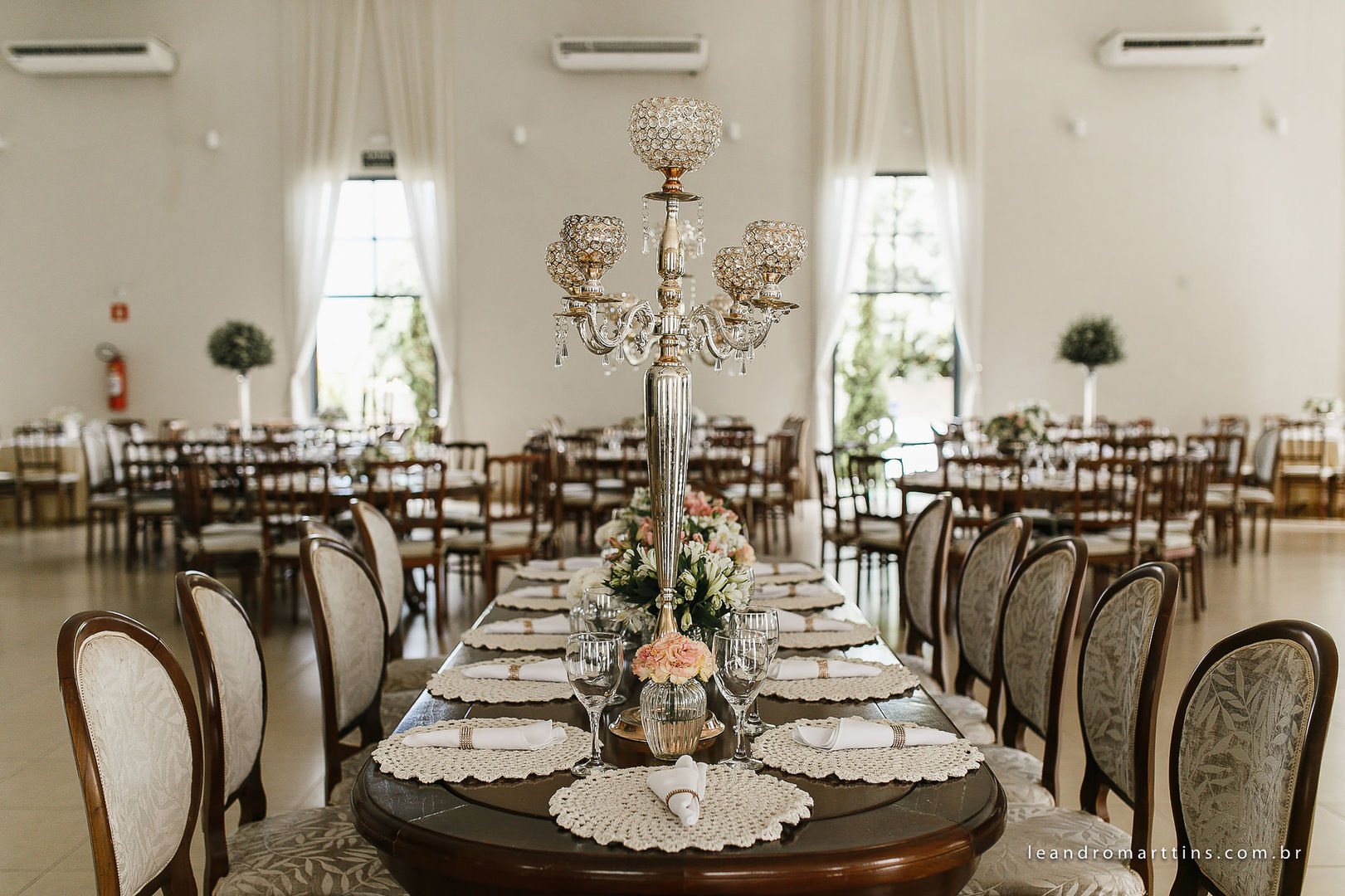 Casamento Raianny e Vinícius no espaço Bella Faria Eventos