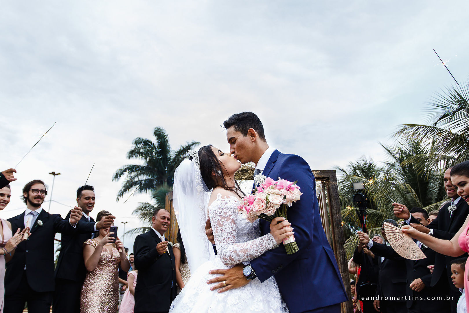 Casamento Raianny e Vinícius no espaço Bella Faria Eventos