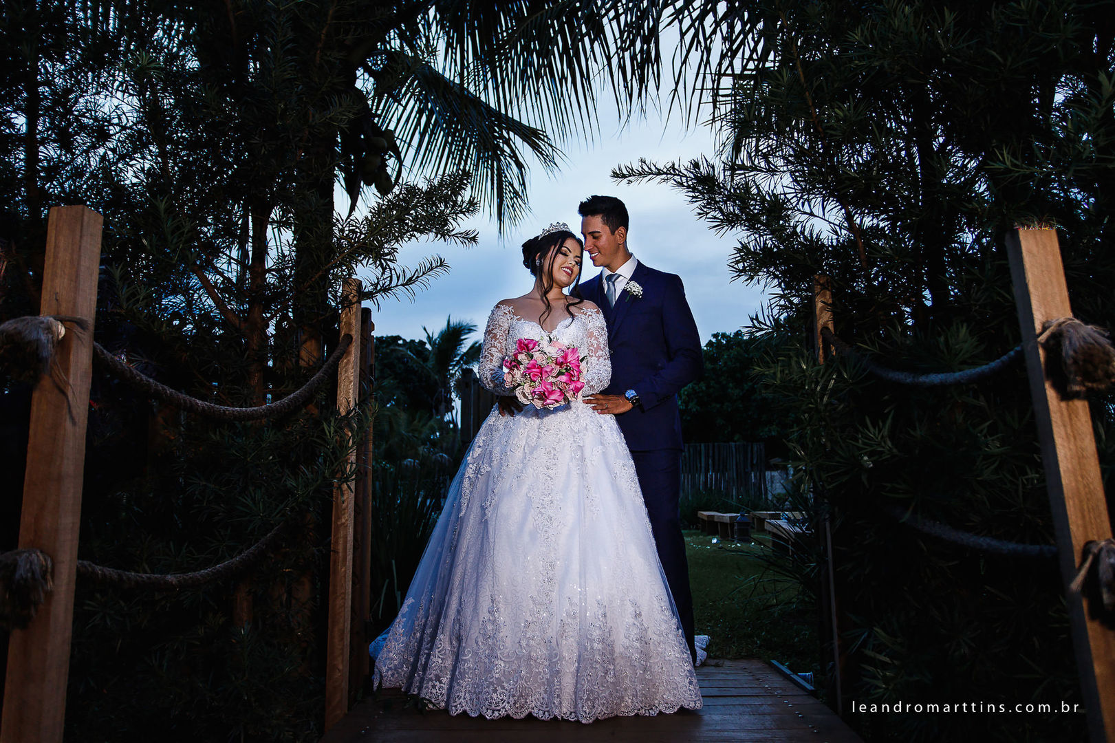 Casamento Raianny e Vinícius no espaço Bella Faria Eventos