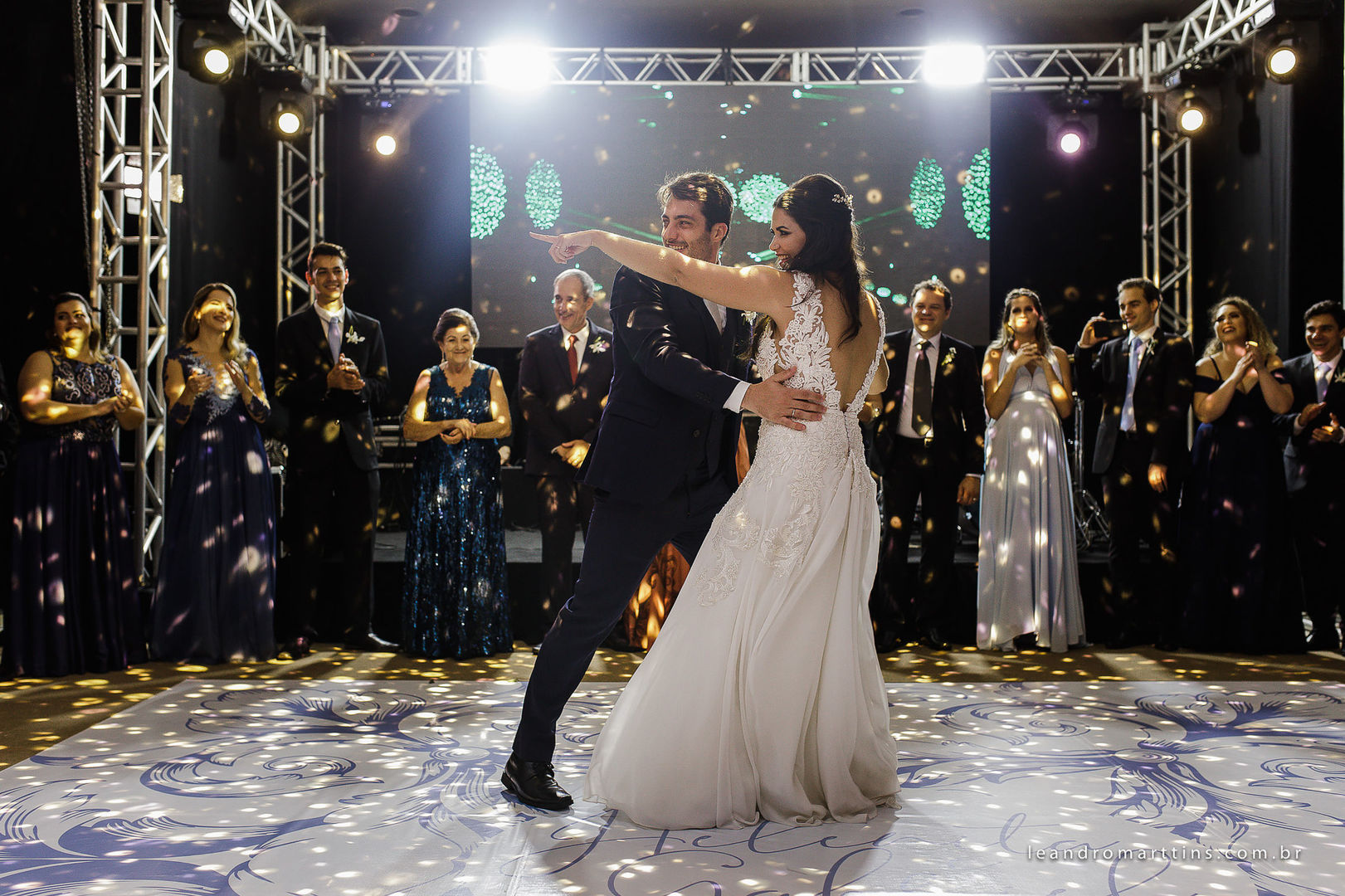 Casamento Helenita e Gabriel no espaço Maison Buffet Ge-Vera