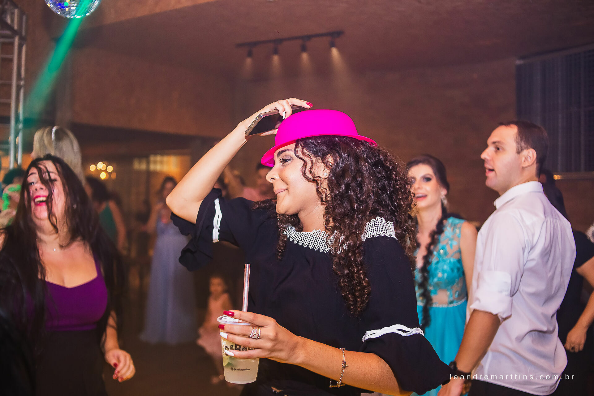 Casamento Marcele e Vitor na igreja Basílica com recepção no espaço Glauber Carvalho