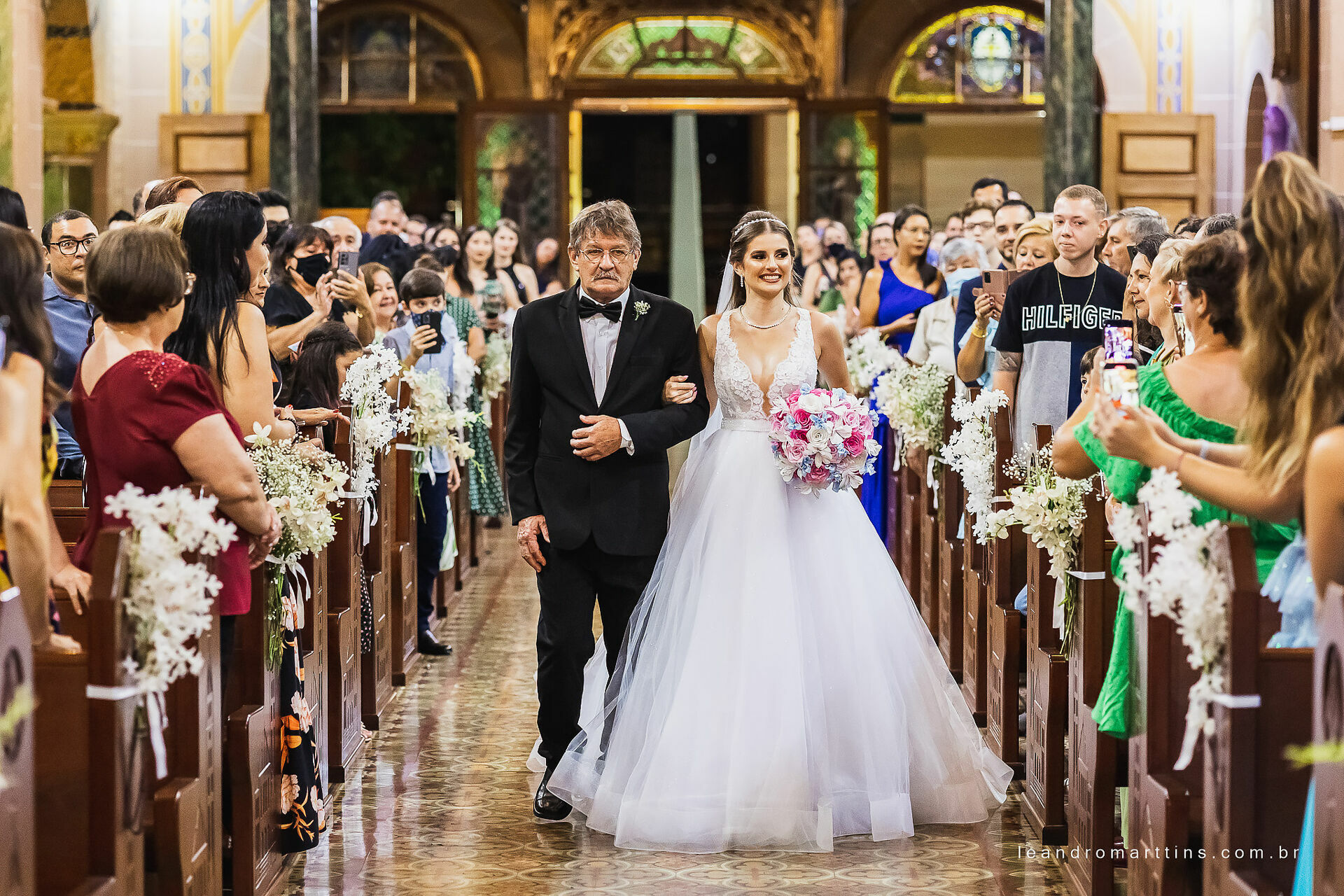 Casamento Marcele e Vitor na igreja Basílica com recepção no espaço Glauber Carvalho