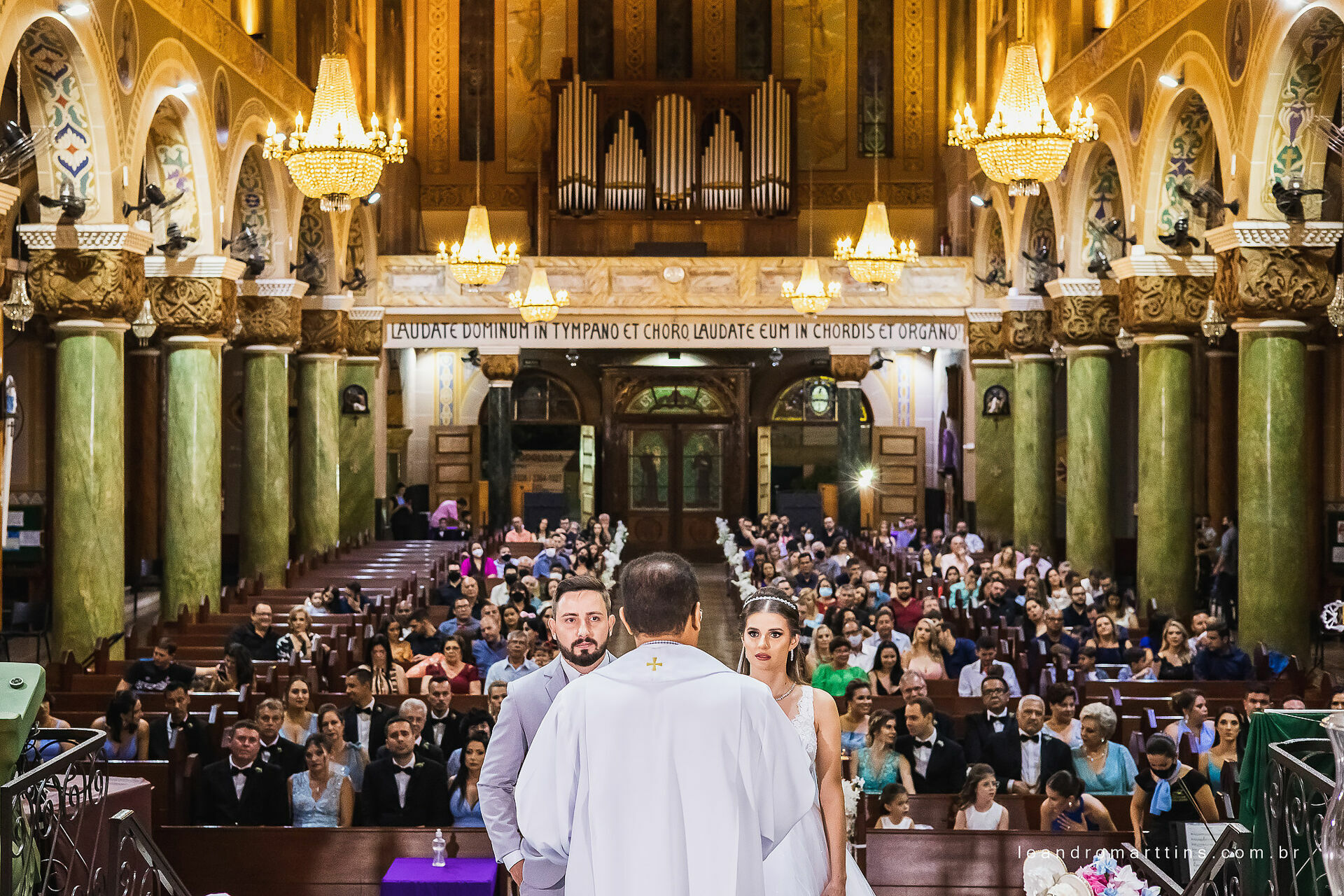 Casamento Marcele e Vitor na igreja Basílica com recepção no espaço Glauber Carvalho