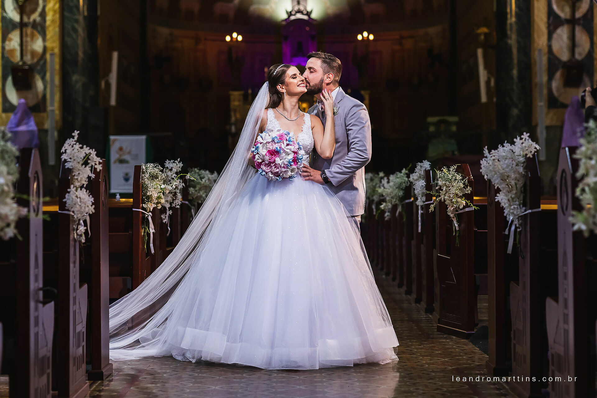 Casamento Marcele e Vitor na igreja Basílica com recepção no espaço Glauber Carvalho