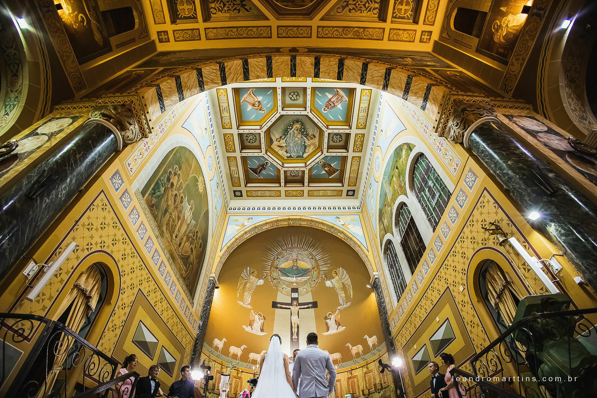 Casamento Marcele e Vitor na igreja Basílica com recepção no espaço Glauber Carvalho