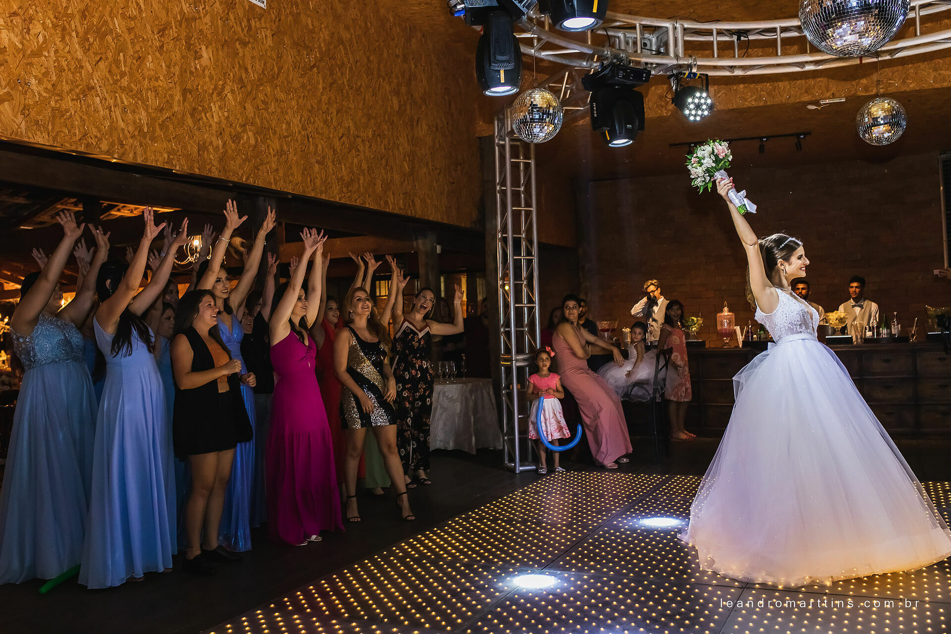 Casamento Marcele e Vitor na igreja Basílica com recepção no espaço Glauber Carvalho