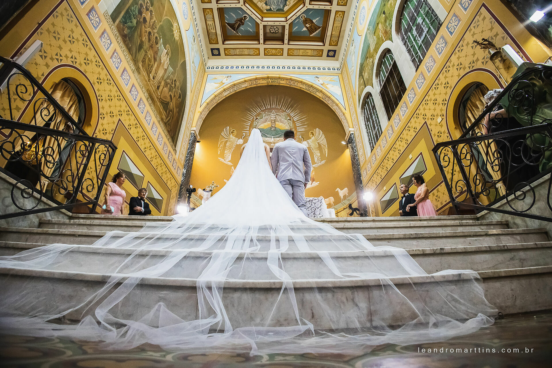 Casamento Marcele e Vitor na igreja Basílica com recepção no espaço Glauber Carvalho