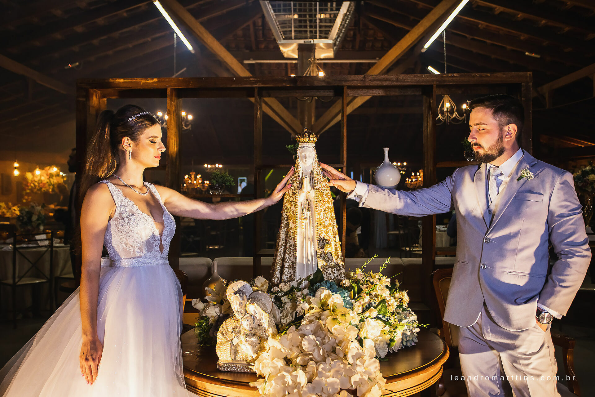 Casamento Marcele e Vitor na igreja Basílica com recepção no espaço Glauber Carvalho