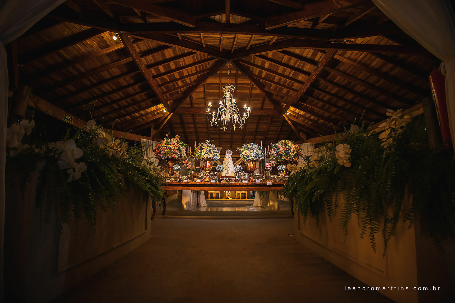 Casamento Marcele e Vitor na igreja Basílica com recepção no espaço Glauber Carvalho