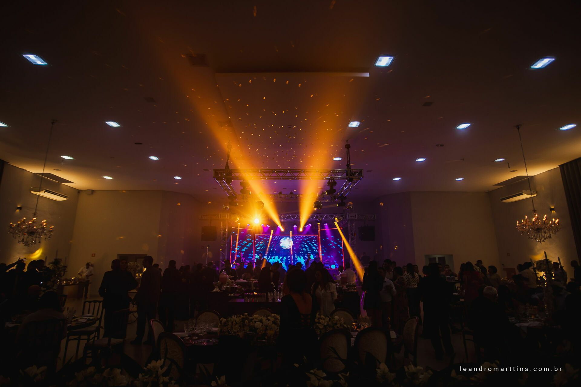 Casamento Laura e Davi no espaço Bella Faria Eventos