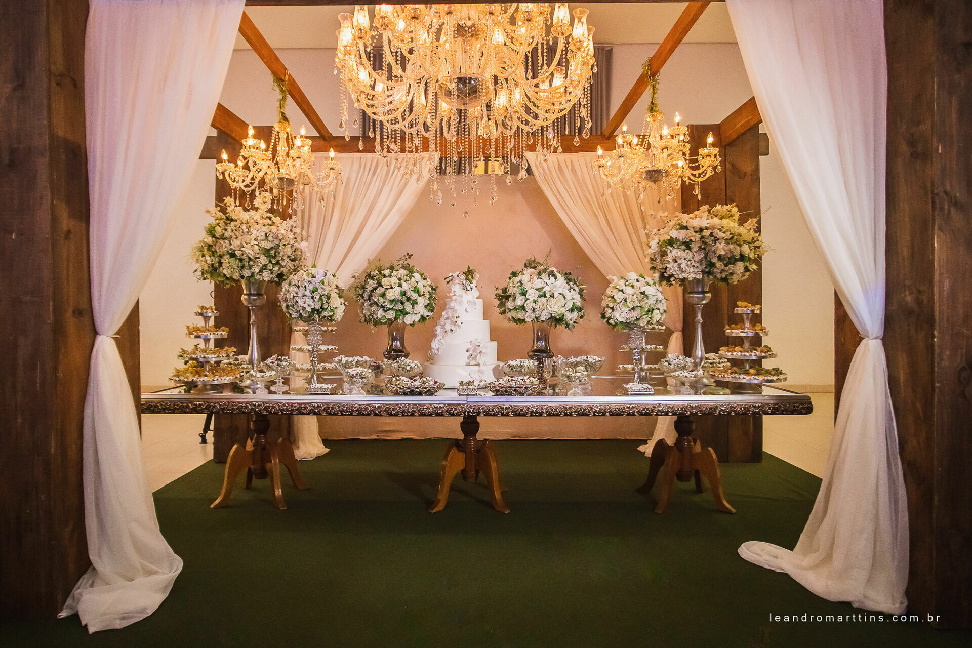 Casamento Laura e Davi no espaço Bella Faria Eventos