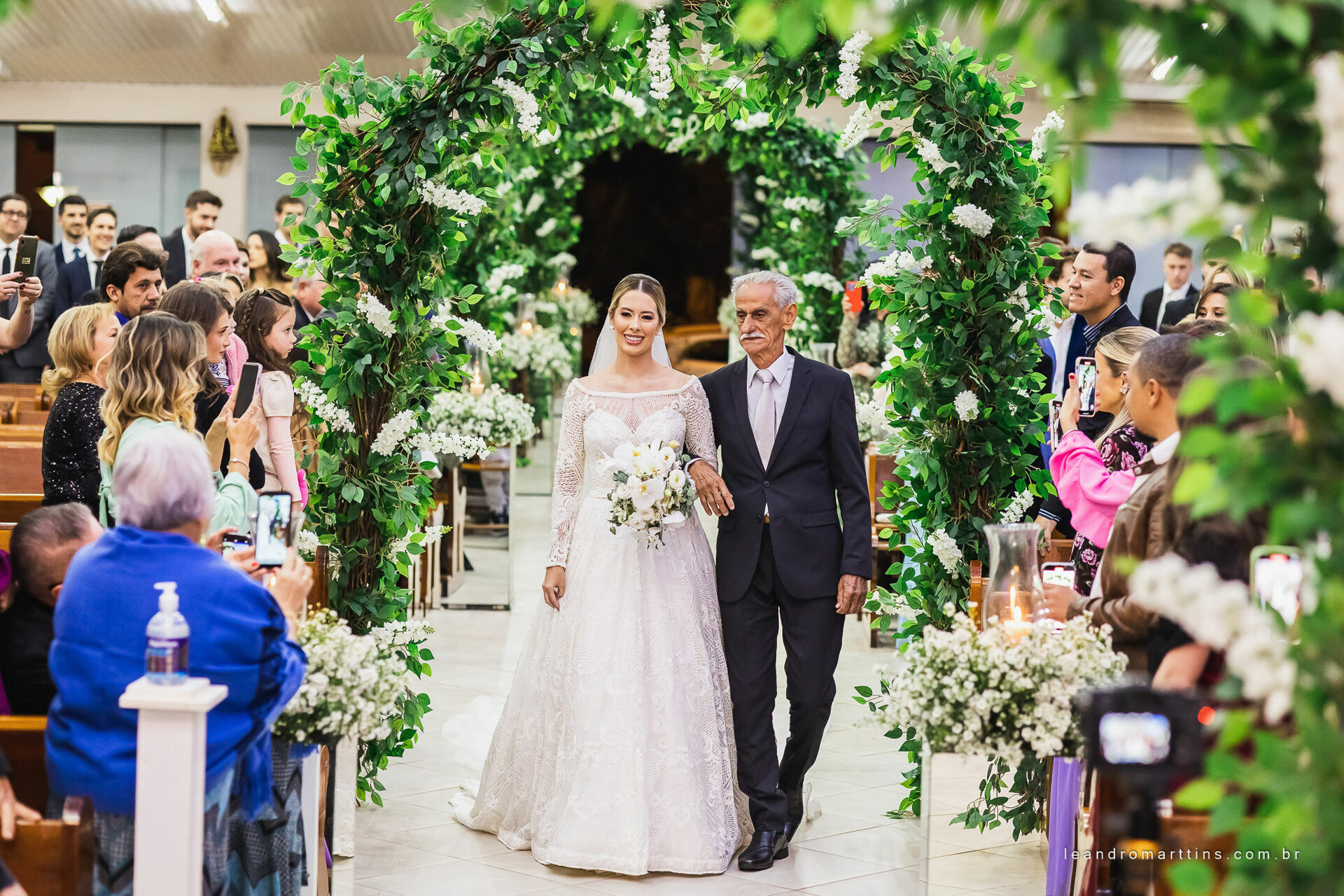 Casamento Thayna e Fernando no espaço Casa Évora Eventos