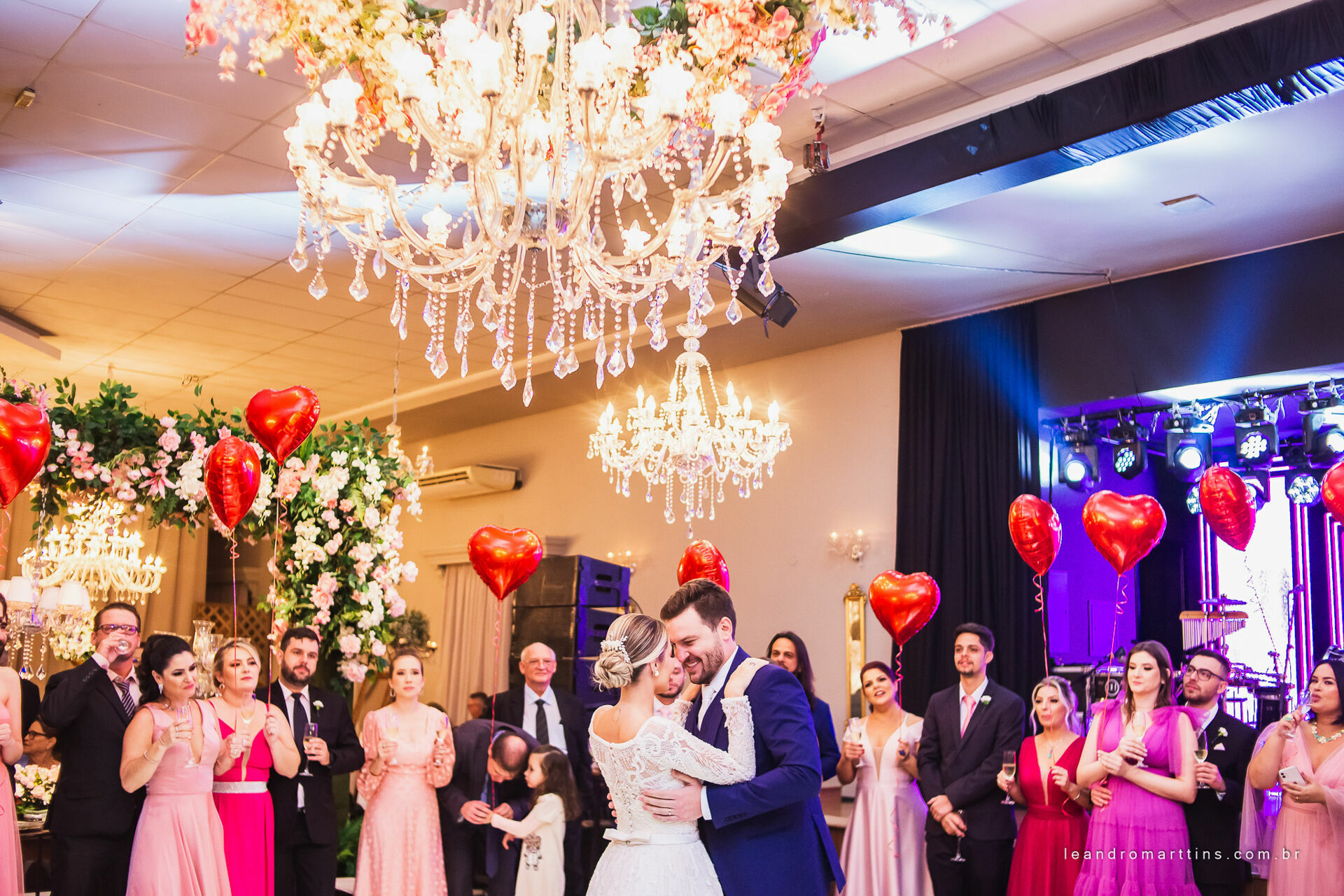 Casamento Thayna e Fernando no espaço Casa Évora Eventos