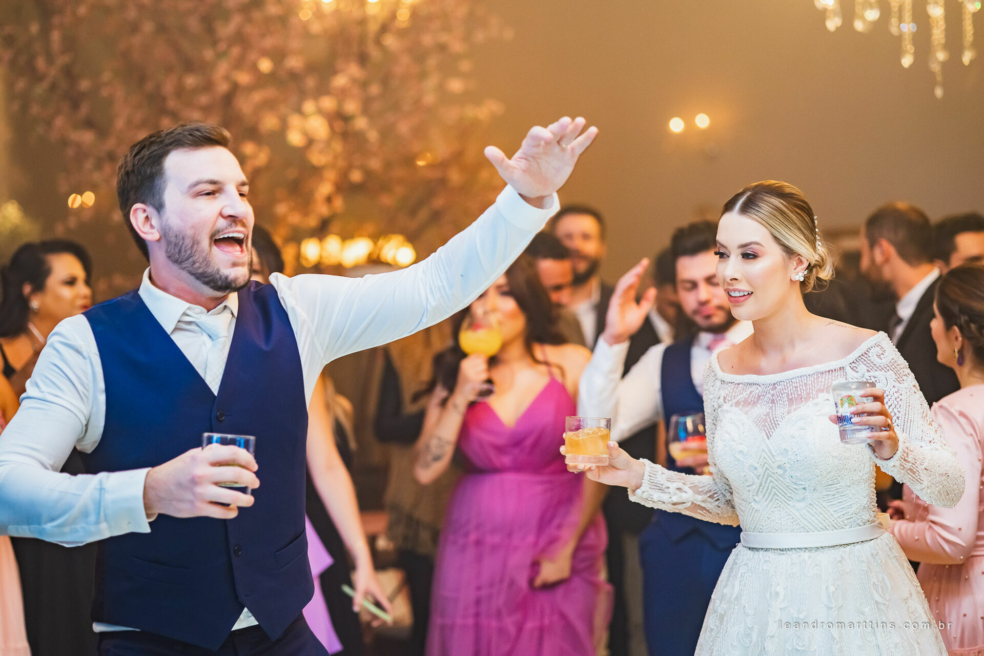 Casamento Thayna e Fernando no espaço Casa Évora Eventos