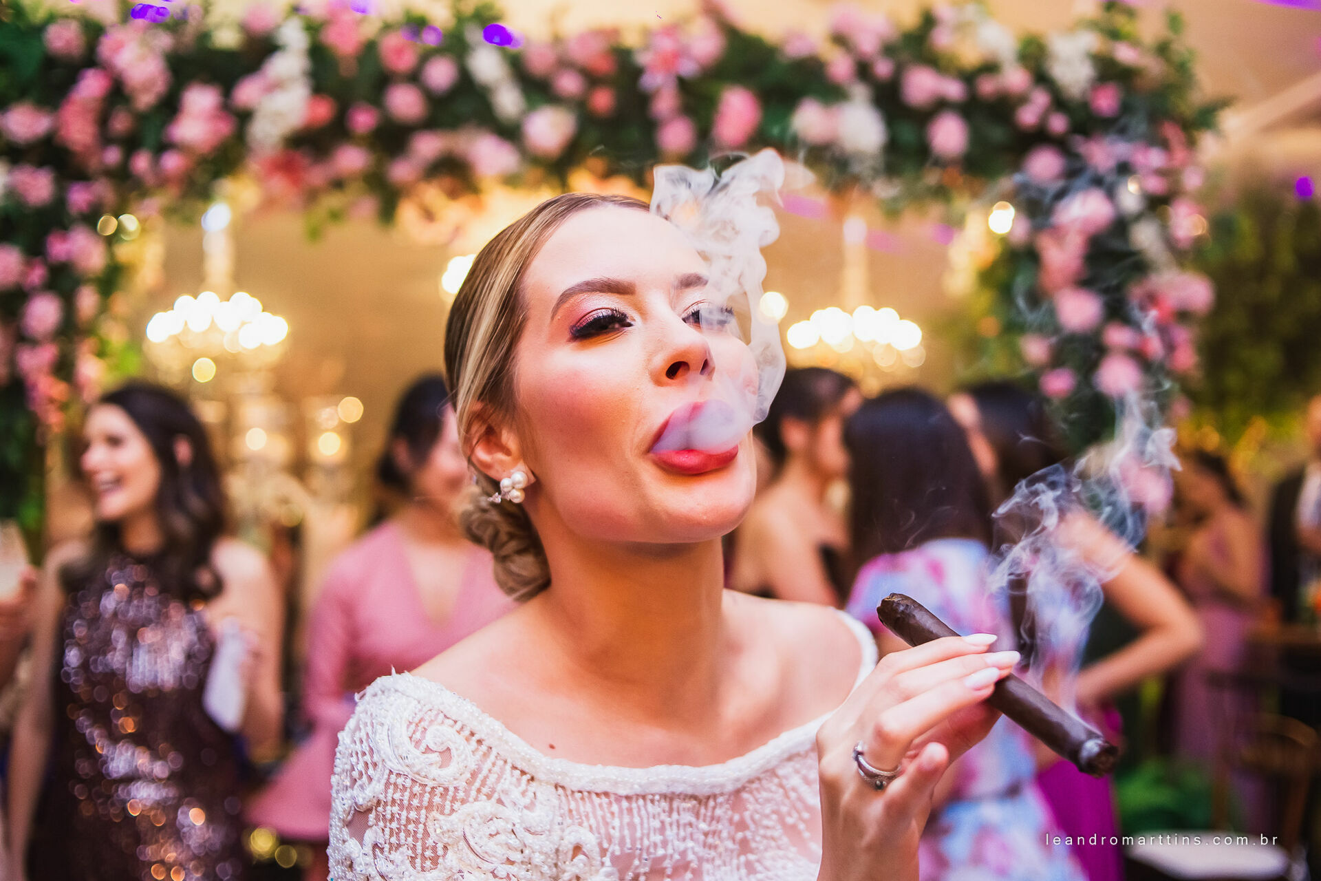 Casamento Thayna e Fernando no espaço Casa Évora Eventos
