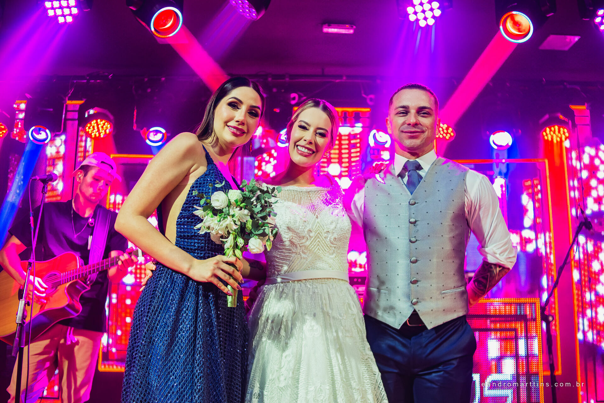 Casamento Thayna e Fernando no espaço Casa Évora Eventos