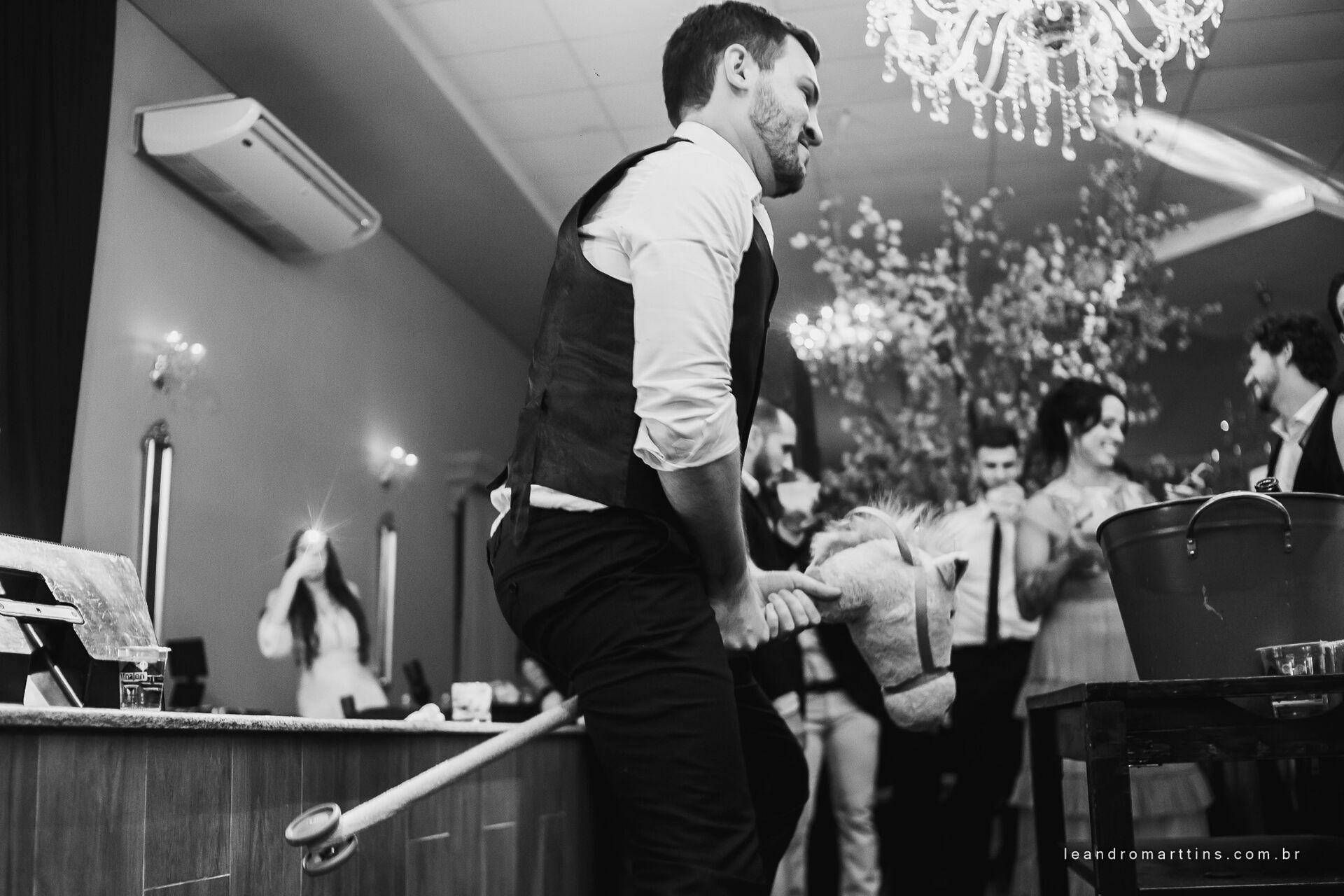 Casamento Thayna e Fernando no espaço Casa Évora Eventos