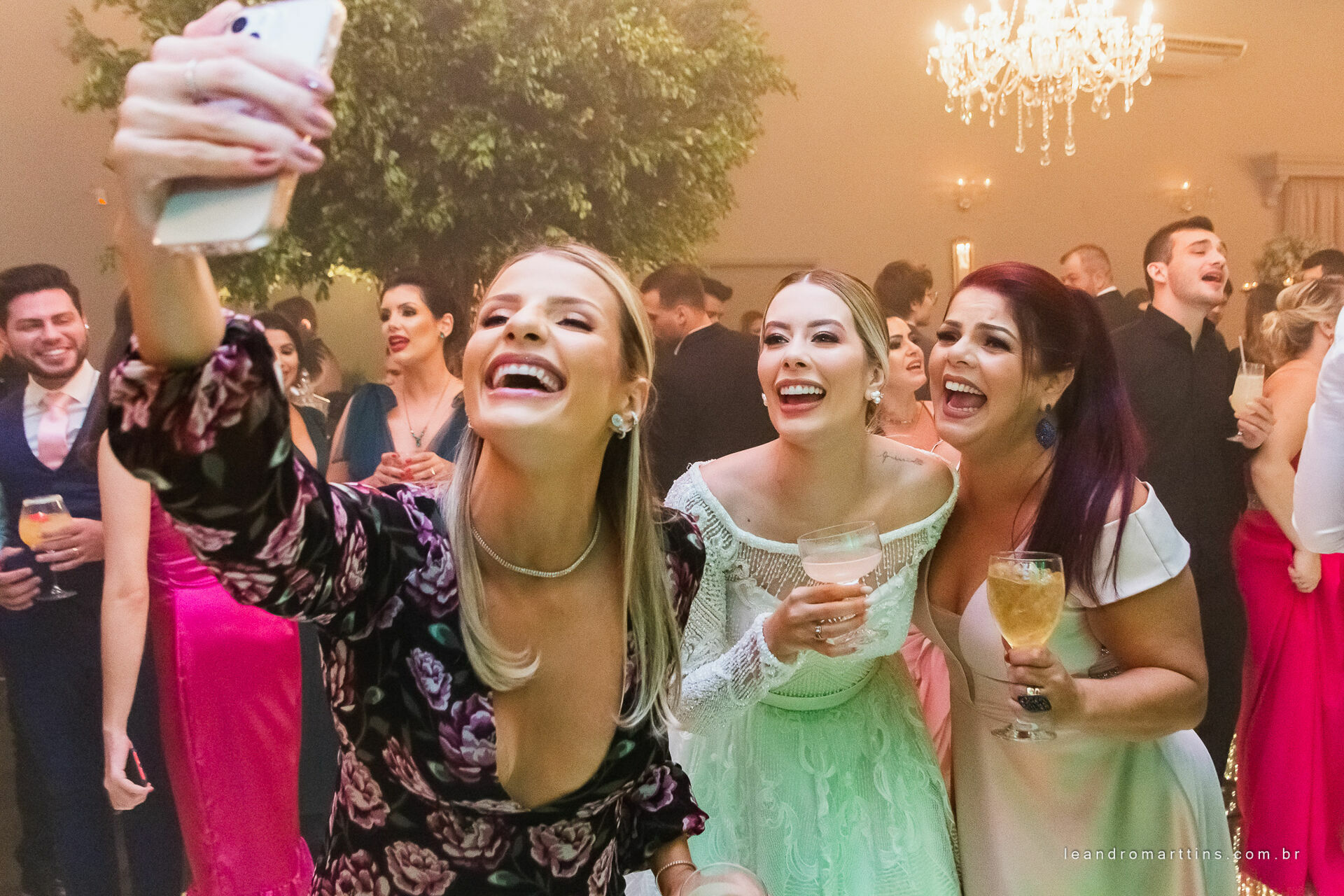 Casamento Thayna e Fernando no espaço Casa Évora Eventos