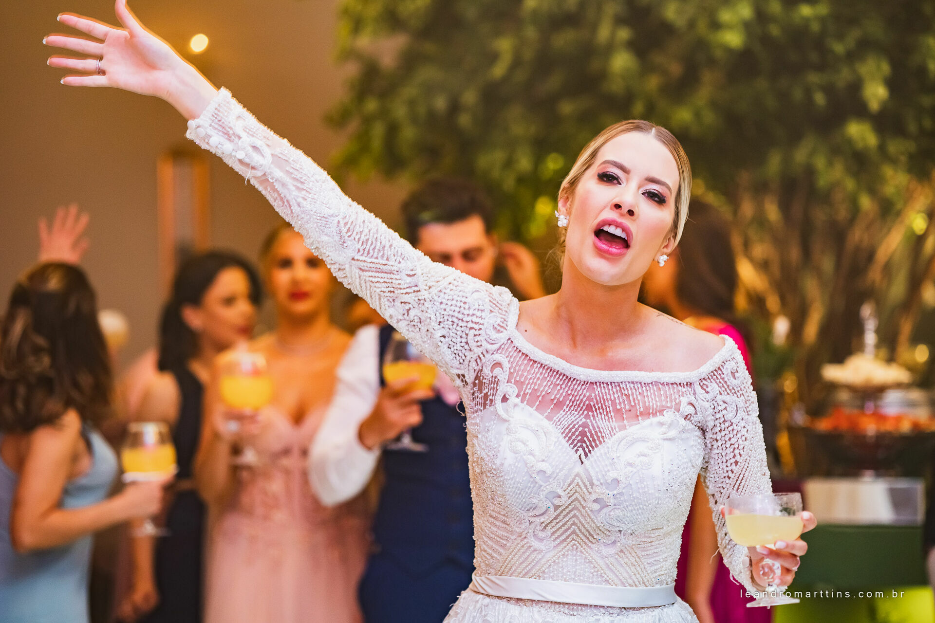 Casamento Thayna e Fernando no espaço Casa Évora Eventos