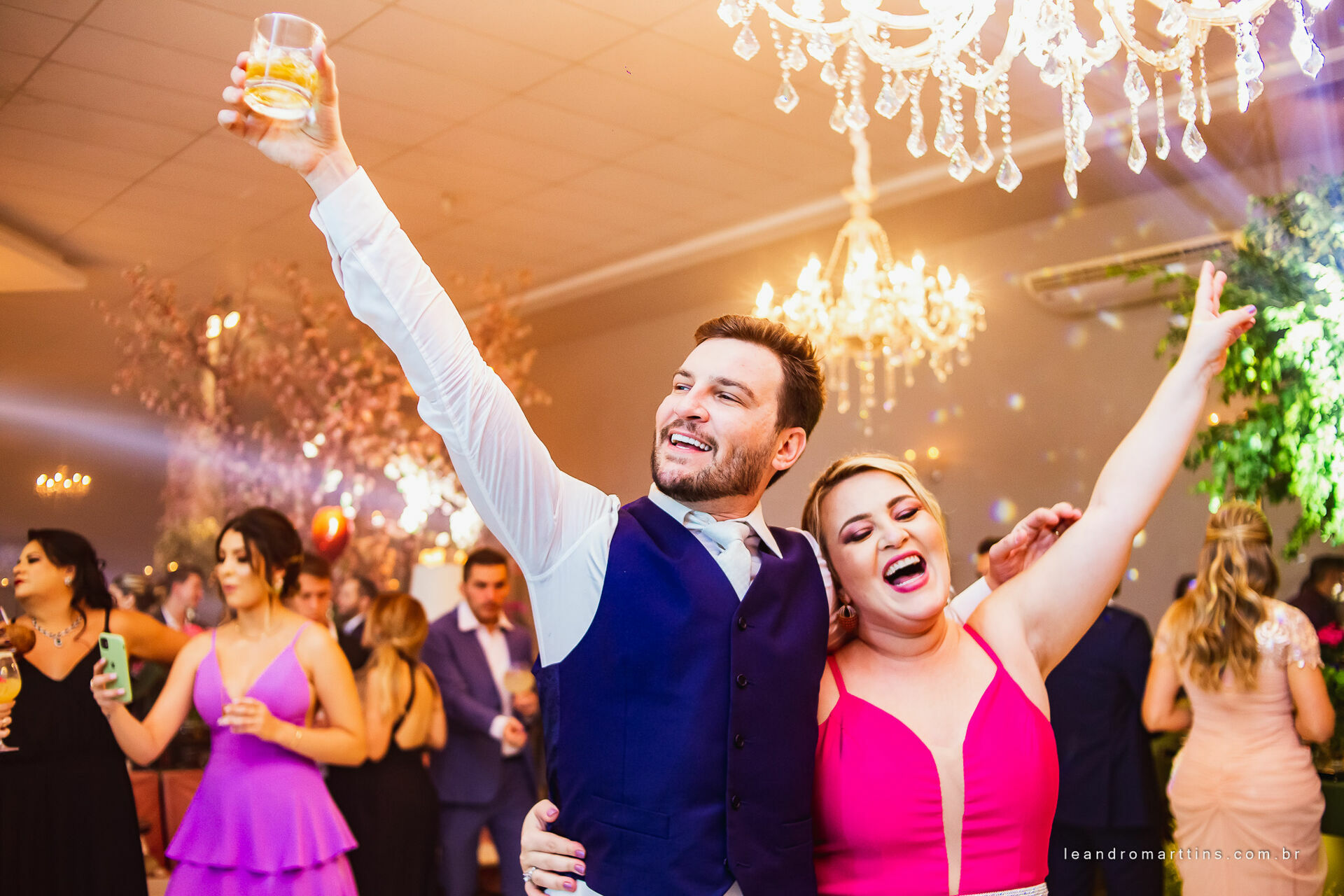 Casamento Thayna e Fernando no espaço Casa Évora Eventos