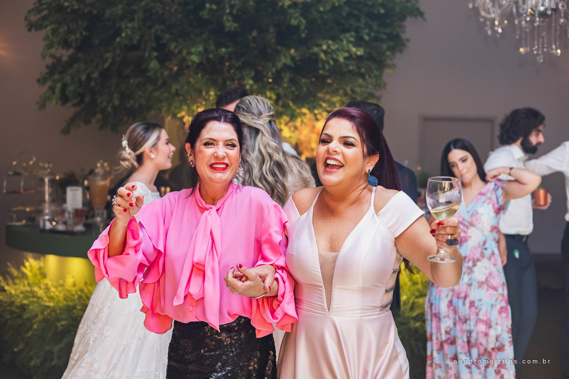 Casamento Thayna e Fernando no espaço Casa Évora Eventos