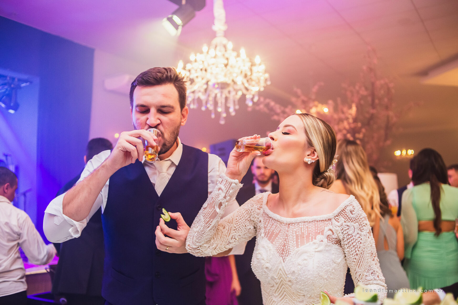 Casamento Thayna e Fernando no espaço Casa Évora Eventos
