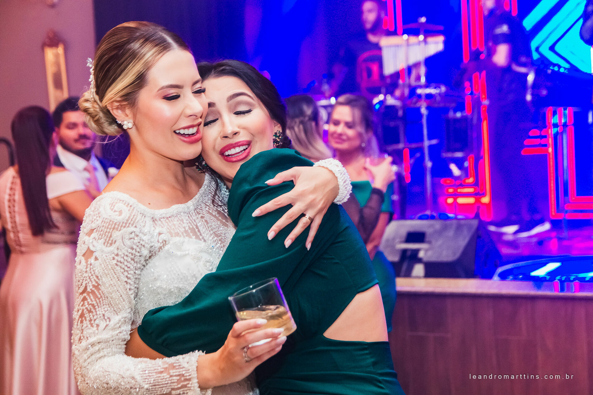Casamento Thayna e Fernando no espaço Casa Évora Eventos