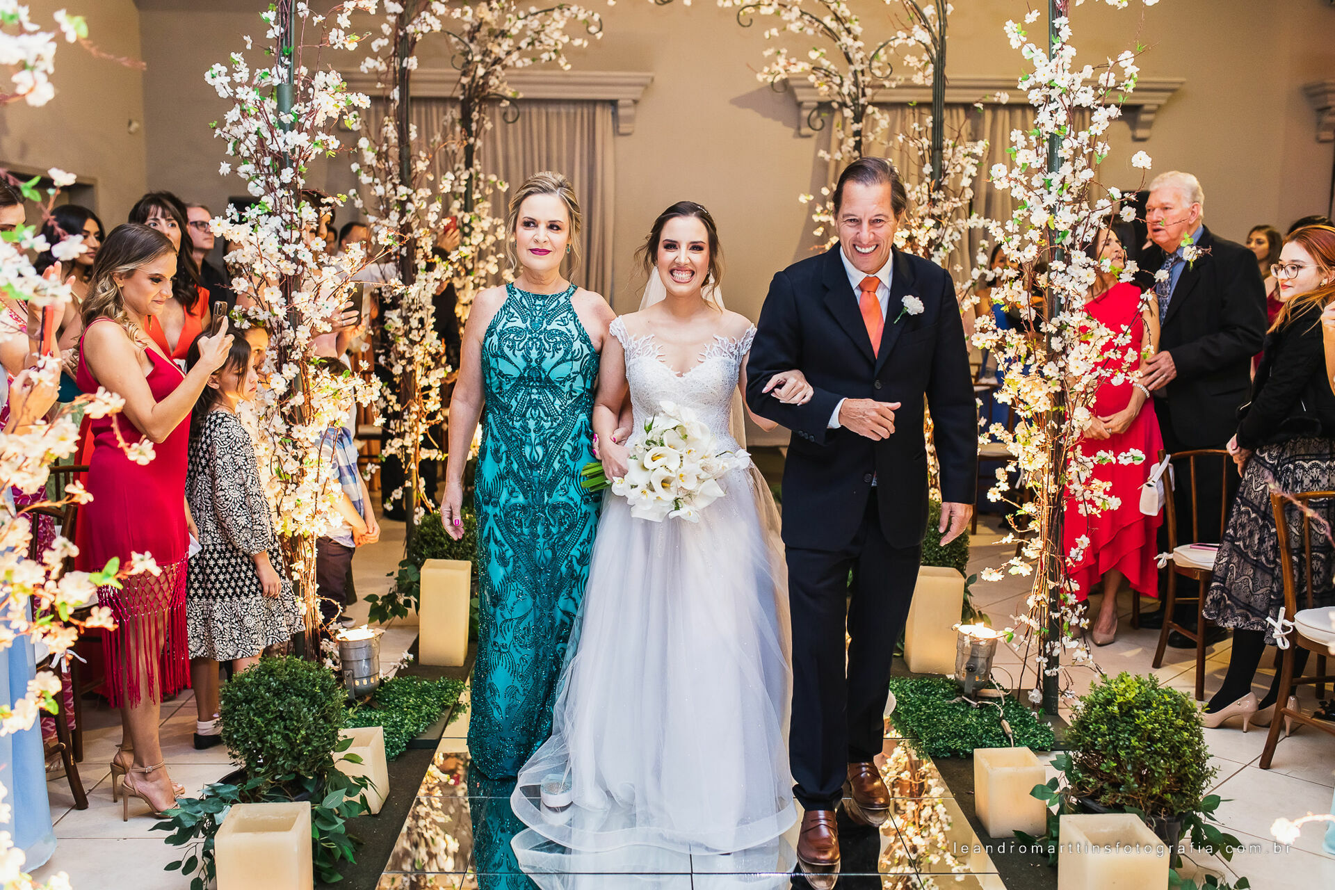 Casamento Mariana e Mikhail no espaço Casa Évora Eventos