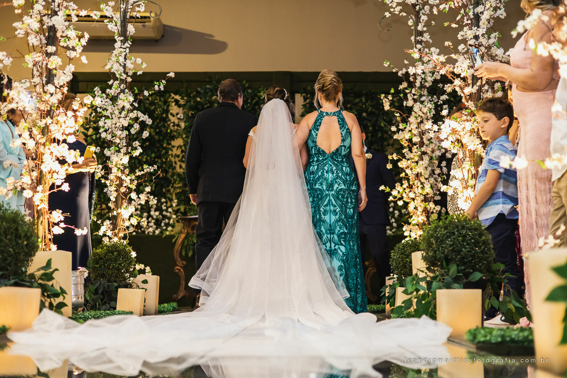 Casamento Mariana e Mikhail no espaço Casa Évora Eventos