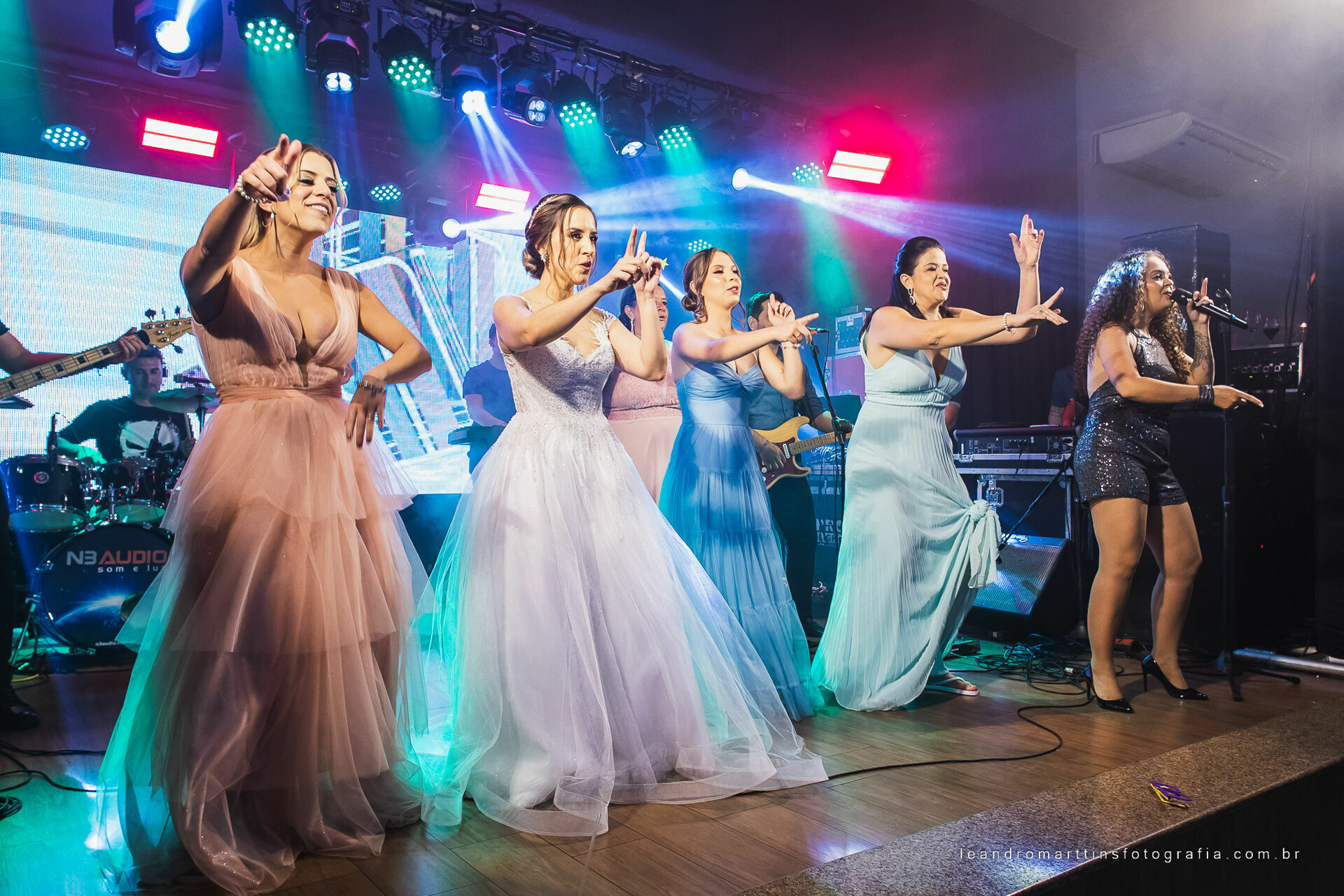 Casamento Mariana e Mikhail no espaço Casa Évora Eventos