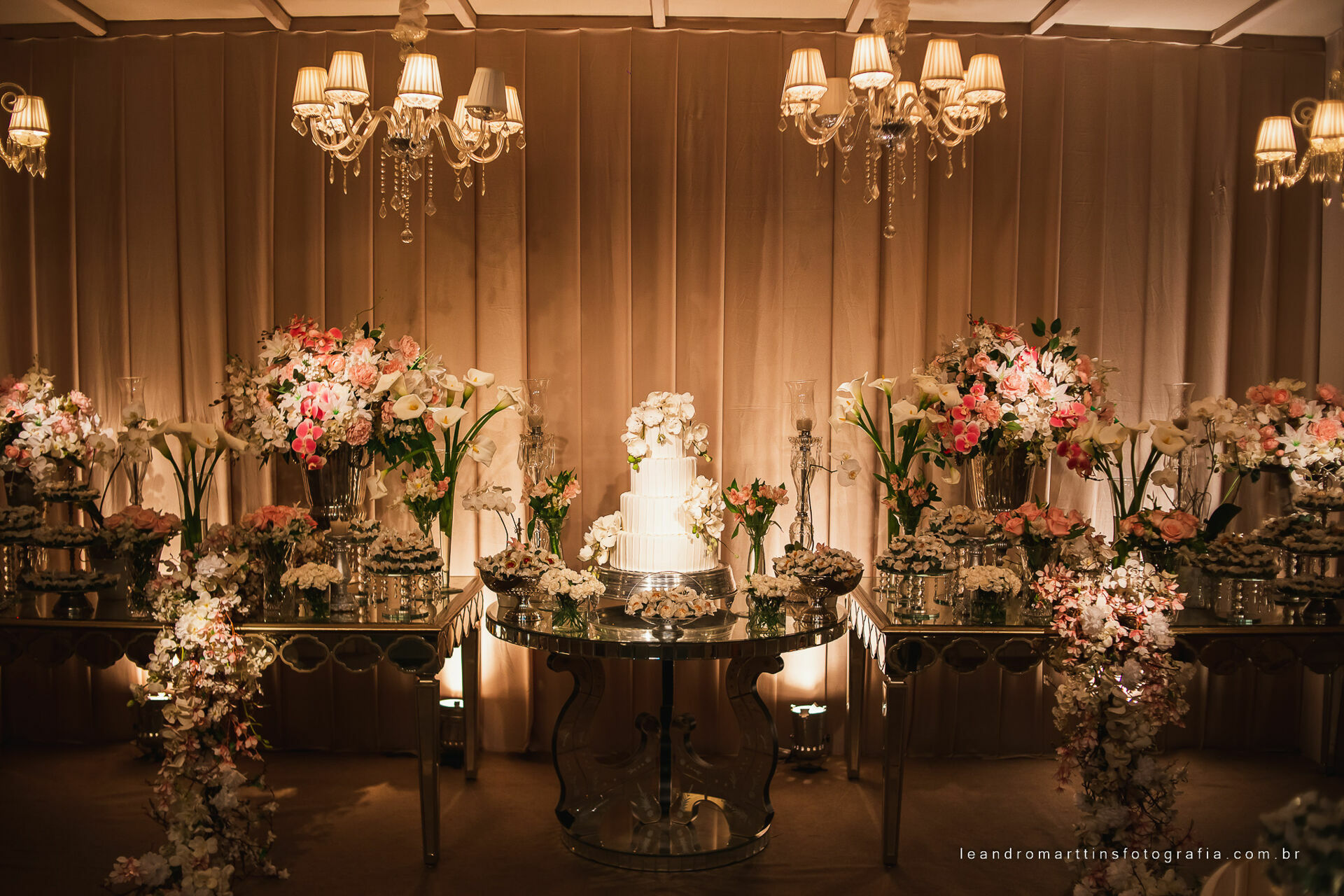 Casamento Mariana e Mikhail no espaço Casa Évora Eventos