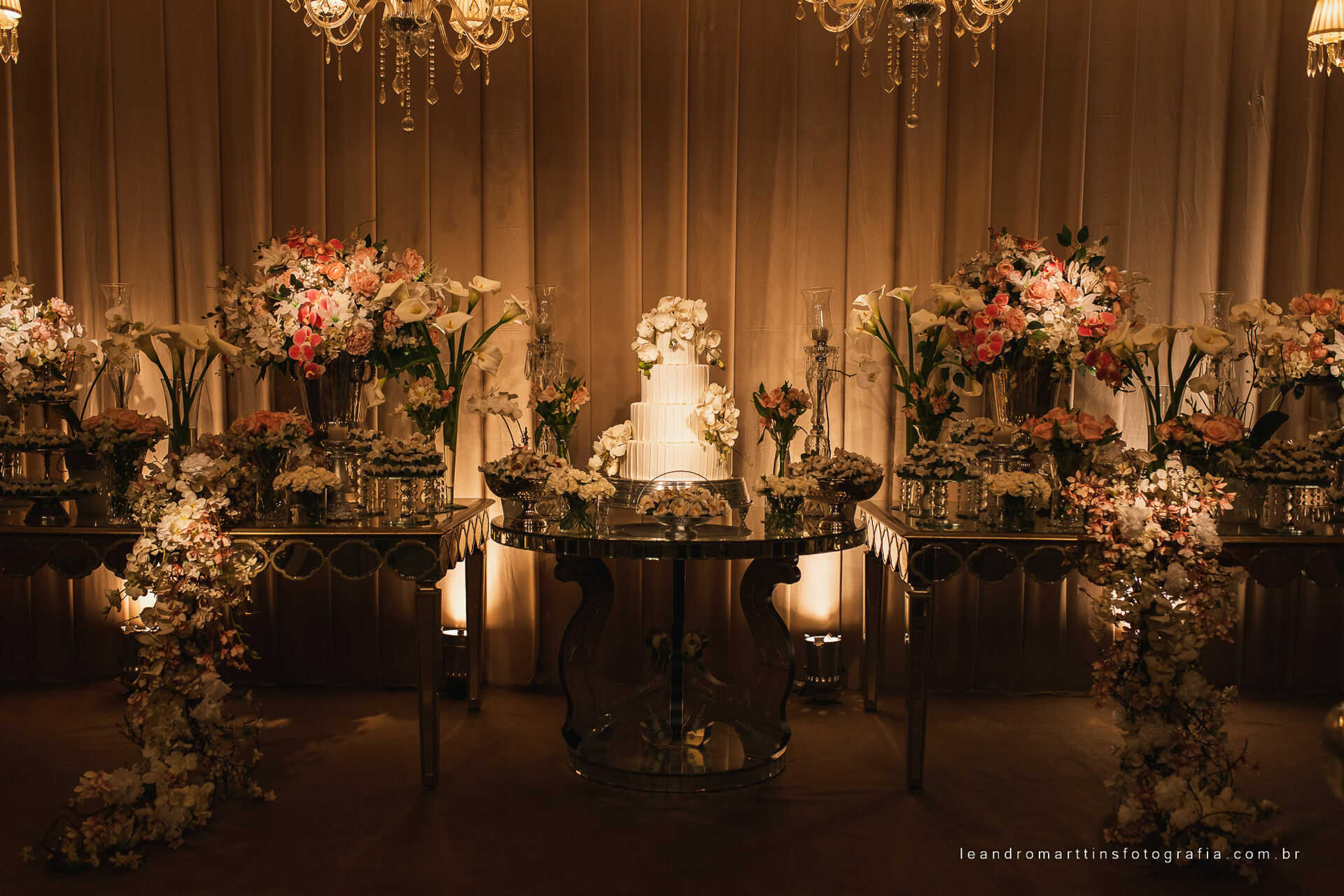 Casamento Mariana e Mikhail no espaço Casa Évora Eventos