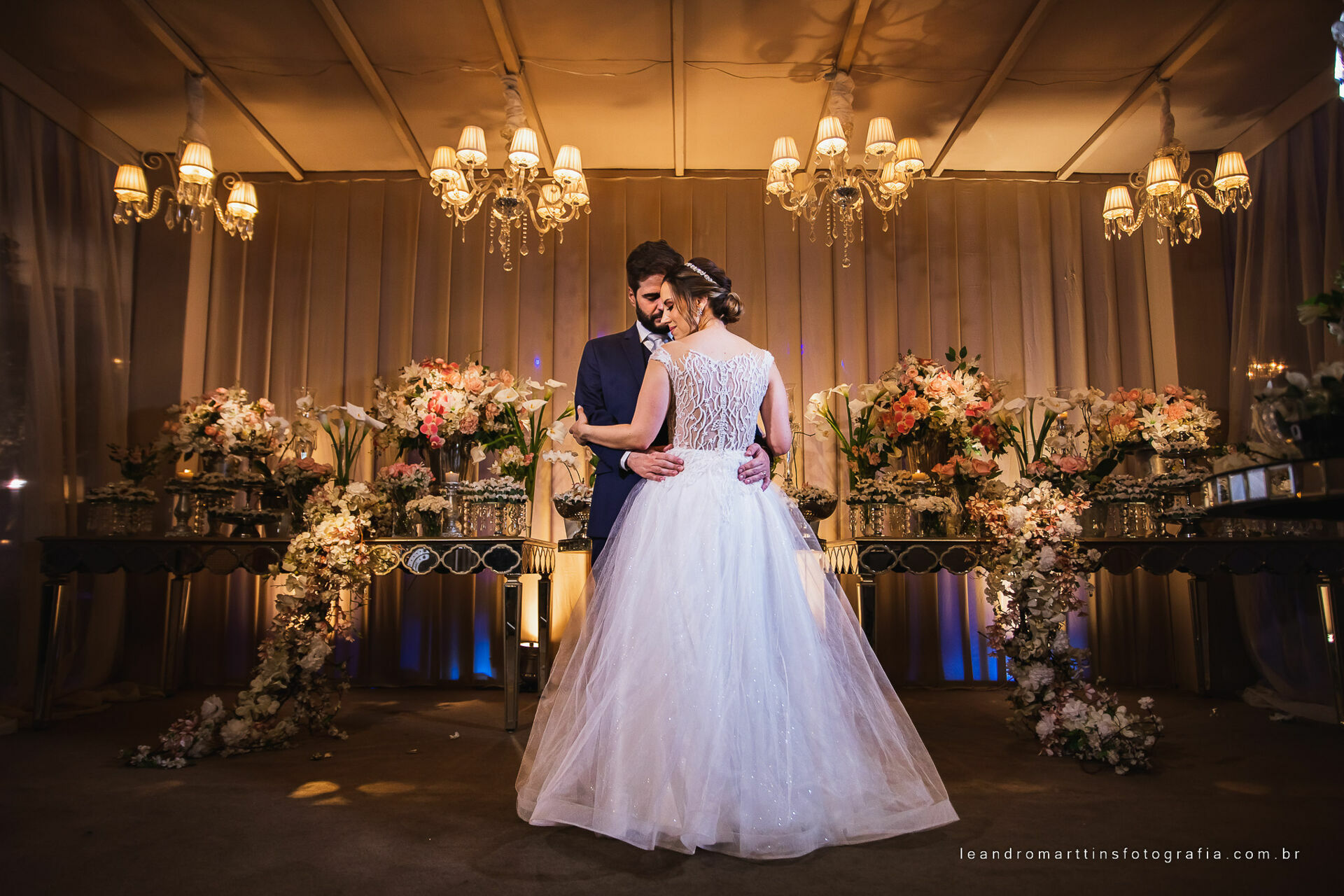Casamento Mariana e Mikhail no espaço Casa Évora Eventos