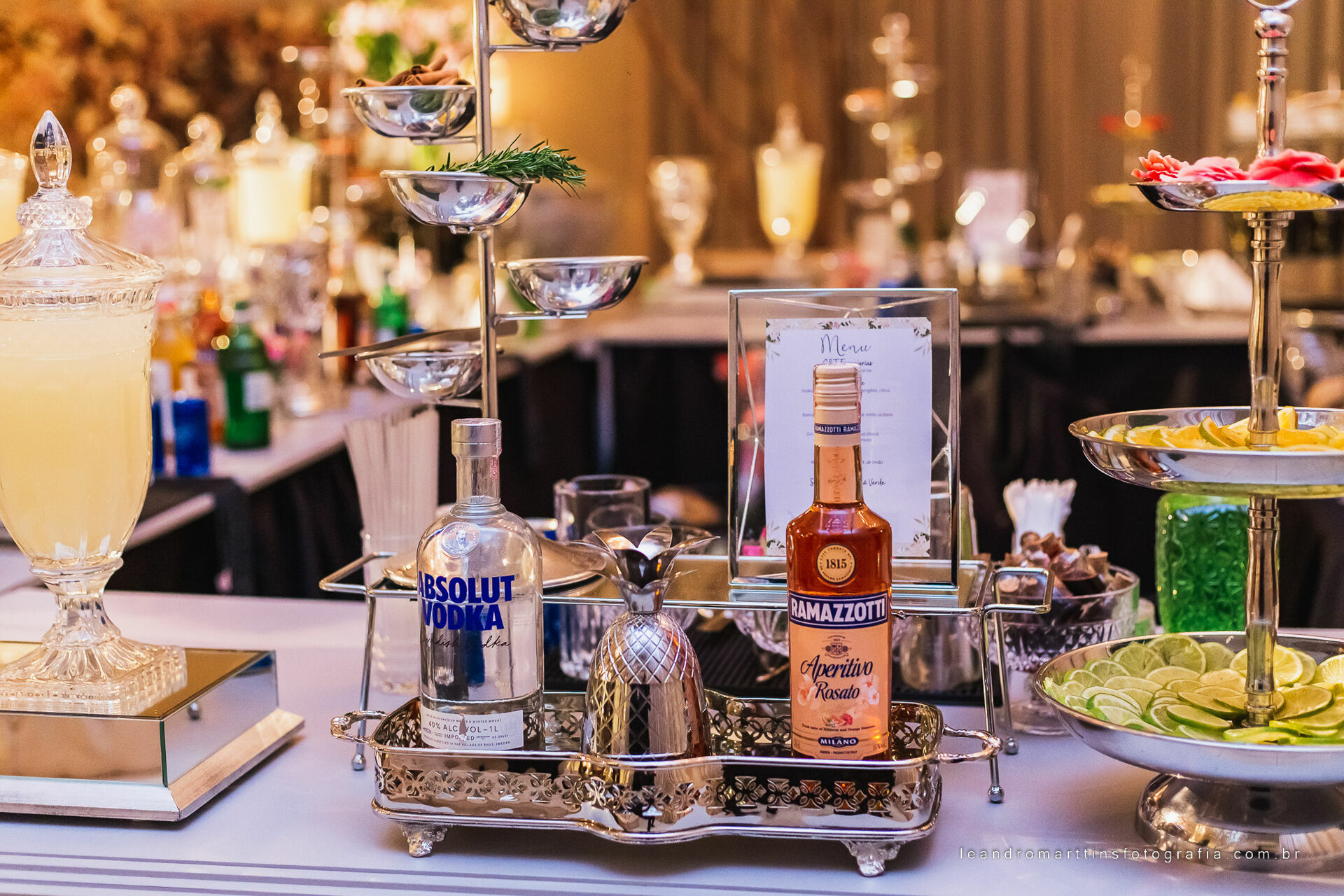 Casamento Mariana e Mikhail no espaço Casa Évora Eventos