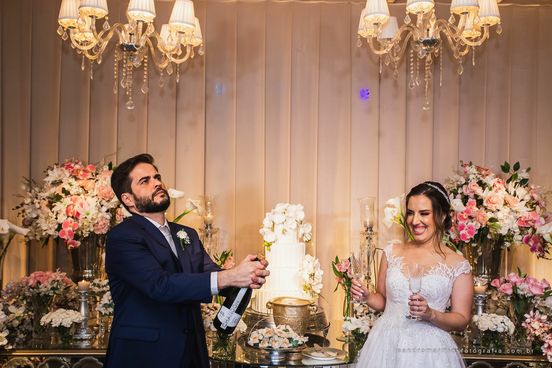 Casamento Mariana e Mikhail no espaço Casa Évora Eventos