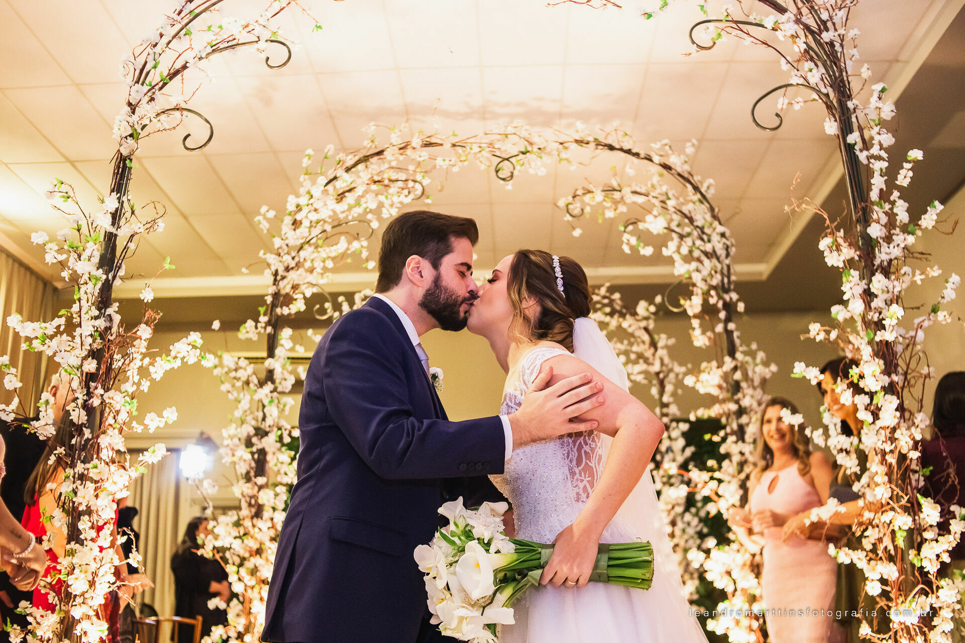Casamento Mariana e Mikhail no espaço Casa Évora Eventos