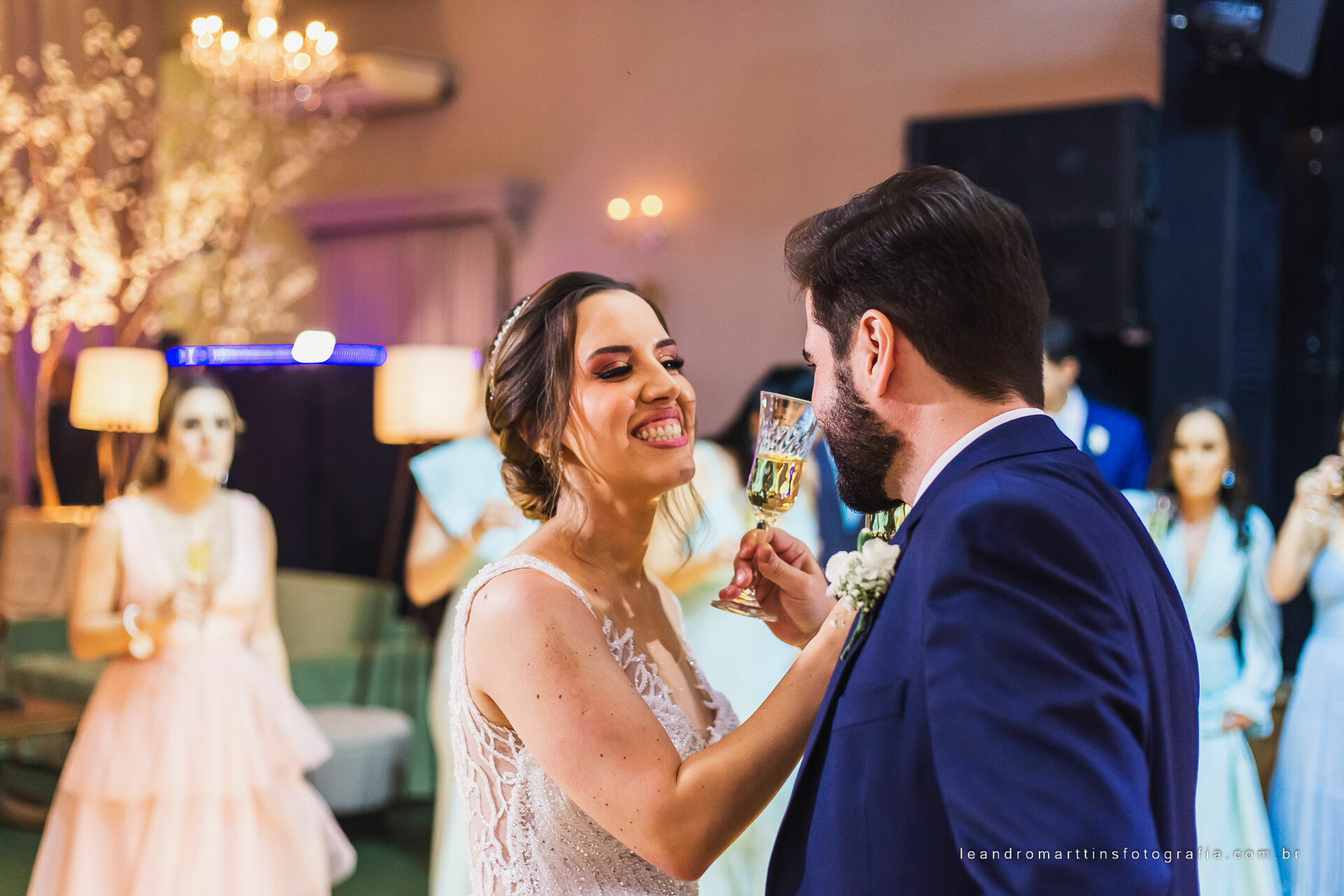 Casamento Mariana e Mikhail no espaço Casa Évora Eventos