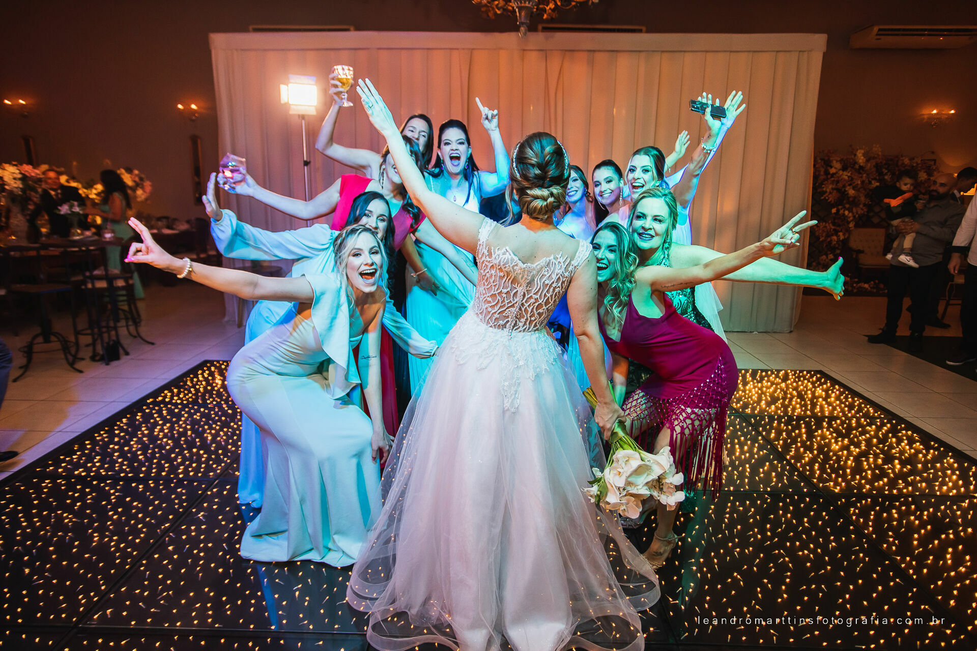 Casamento Mariana e Mikhail no espaço Casa Évora Eventos