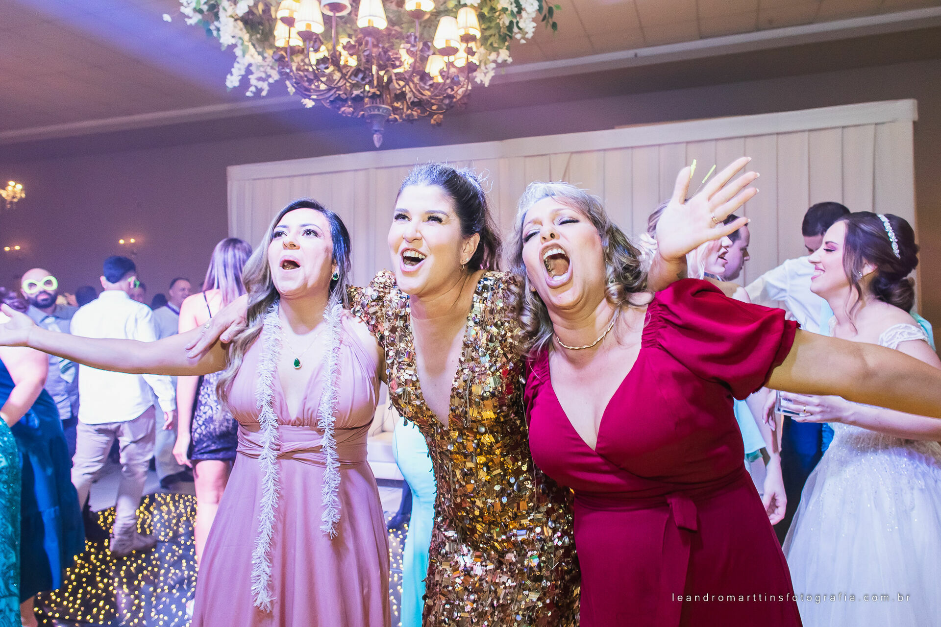 Casamento Mariana e Mikhail no espaço Casa Évora Eventos