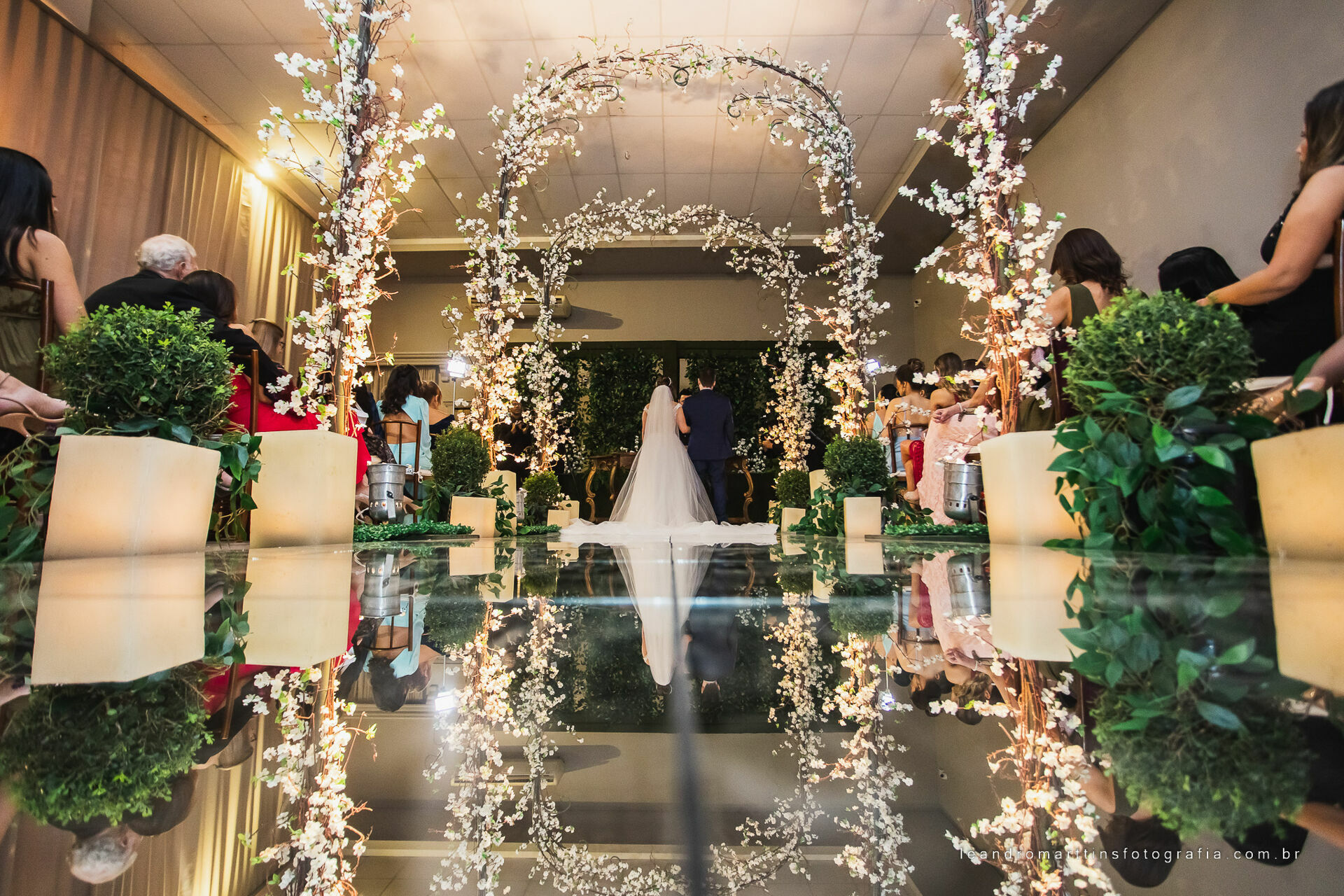 Casamento Mariana e Mikhail no espaço Casa Évora Eventos