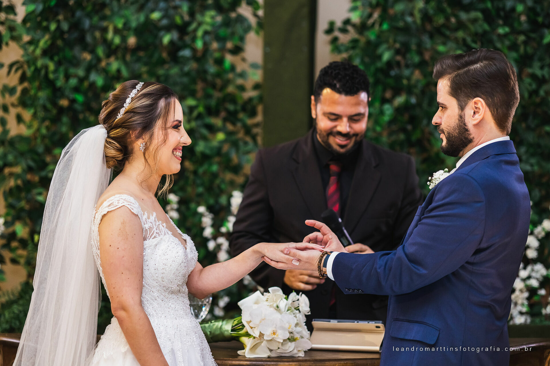 Casamento Mariana e Mikhail no espaço Casa Évora Eventos