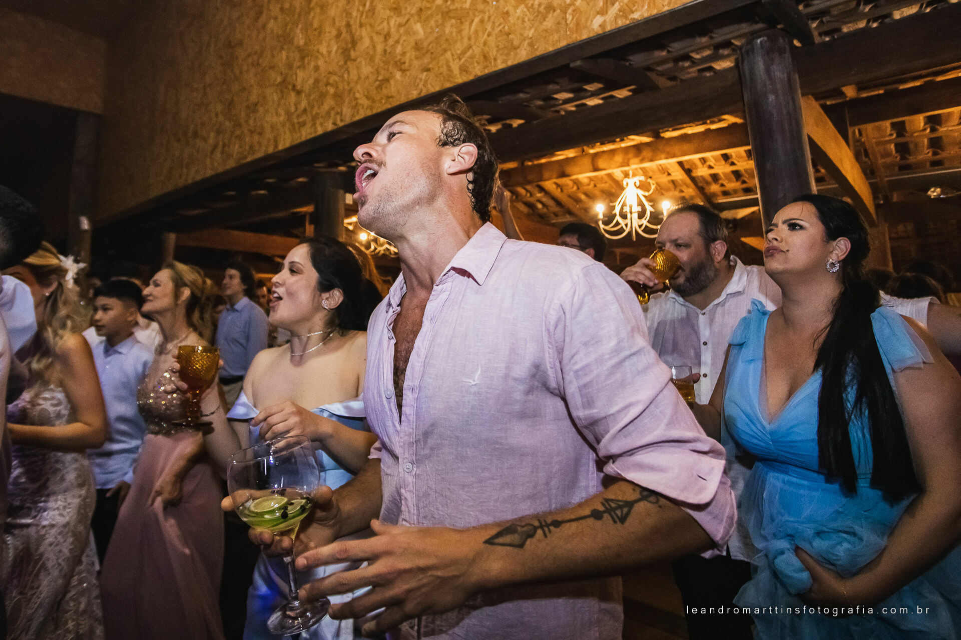 Casamento Juliana e Leonardo no espaço Casa Évora Eventos