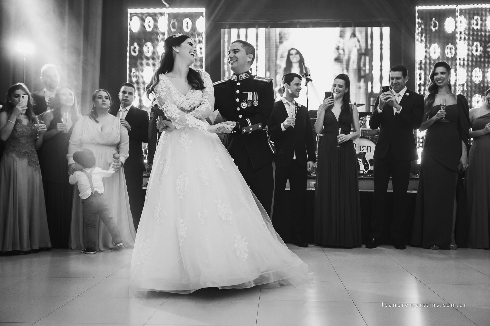 Casamento Sarah e Rafael no espaço Villa Romeu em José Bonifácio - SP