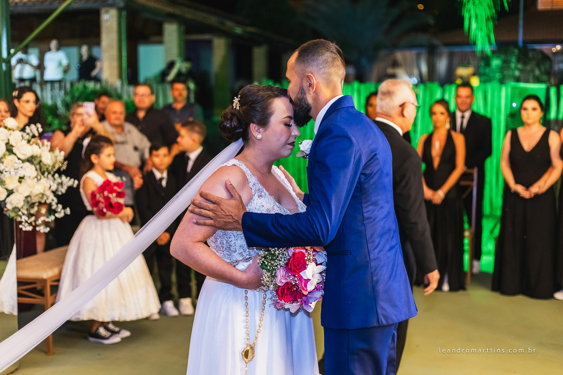 Casamento Renata e Alexsandro no espaço MariFestas em Guapiaçu
