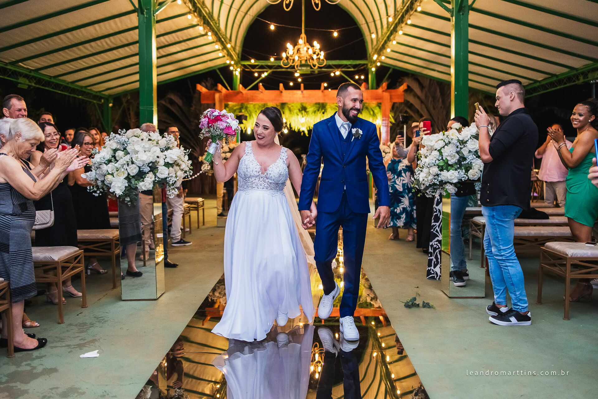 Casamento Renata e Alexsandro no espaço MariFestas em Guapiaçu