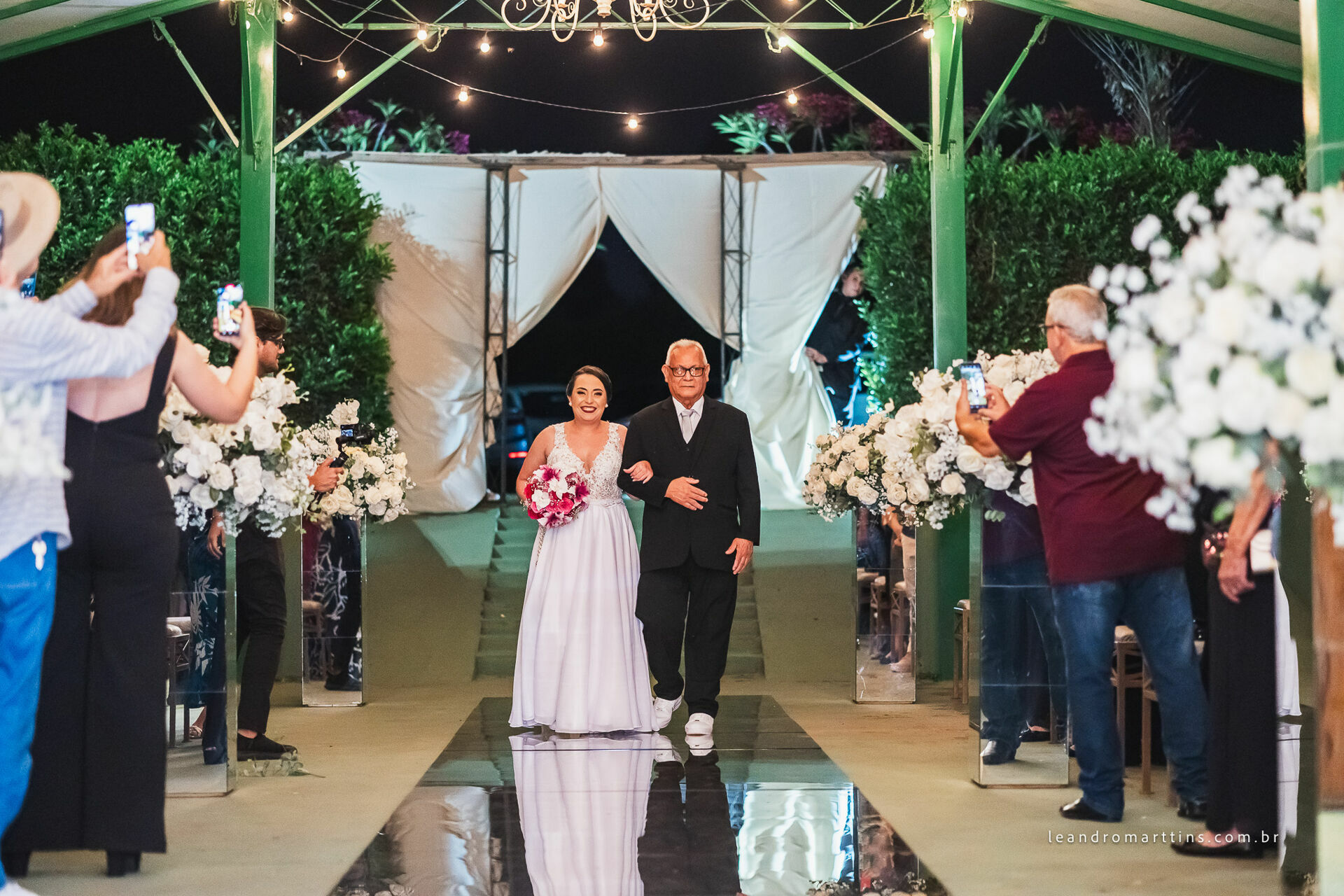 Casamento Renata e Alexsandro no espaço MariFestas em Guapiaçu