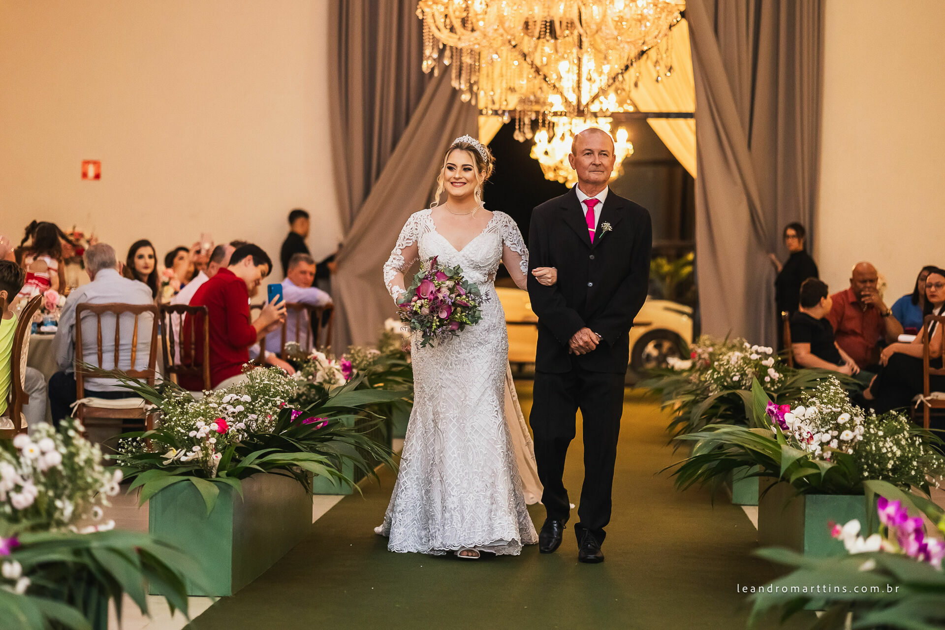 Casamento Stefanie e Jhonatan no espaço Bella Faria Eventos