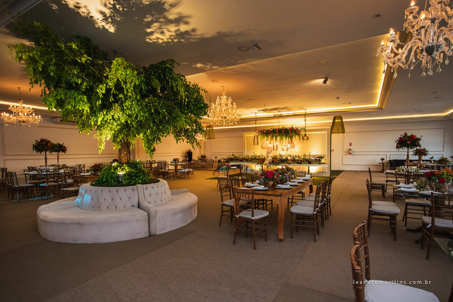 Casamento Letícia e Vinícius no espaço Monett Eventos